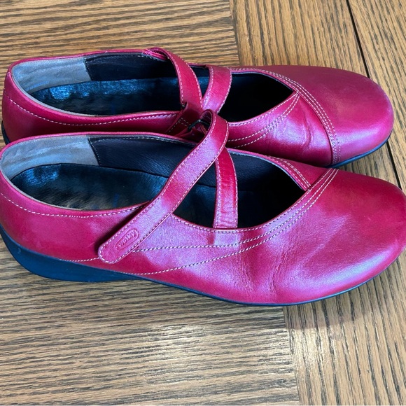 Wolky Women’s Red Leather Mary Jane Flats Adjustable Strap Size EU 41 - Picture 5 of 13
